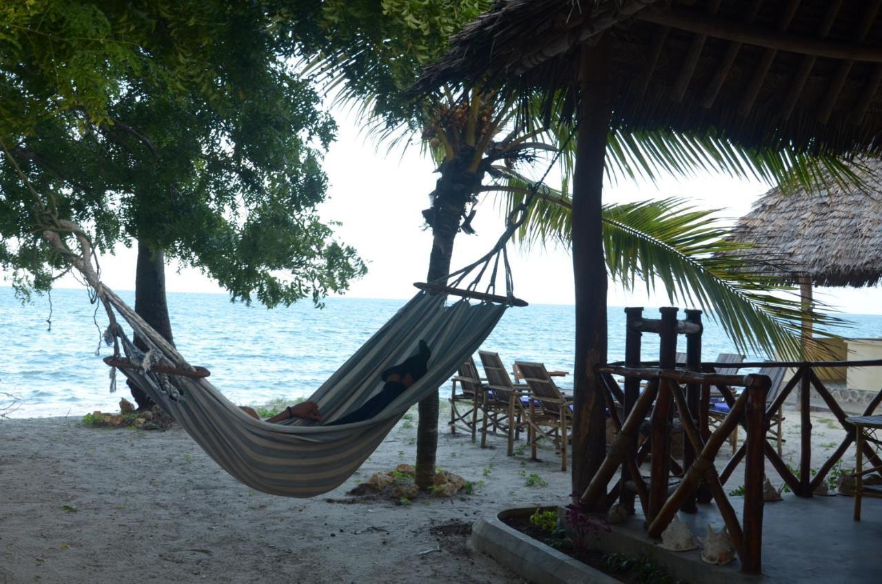 Lui Ushongo Beach House Pangani Esterno foto