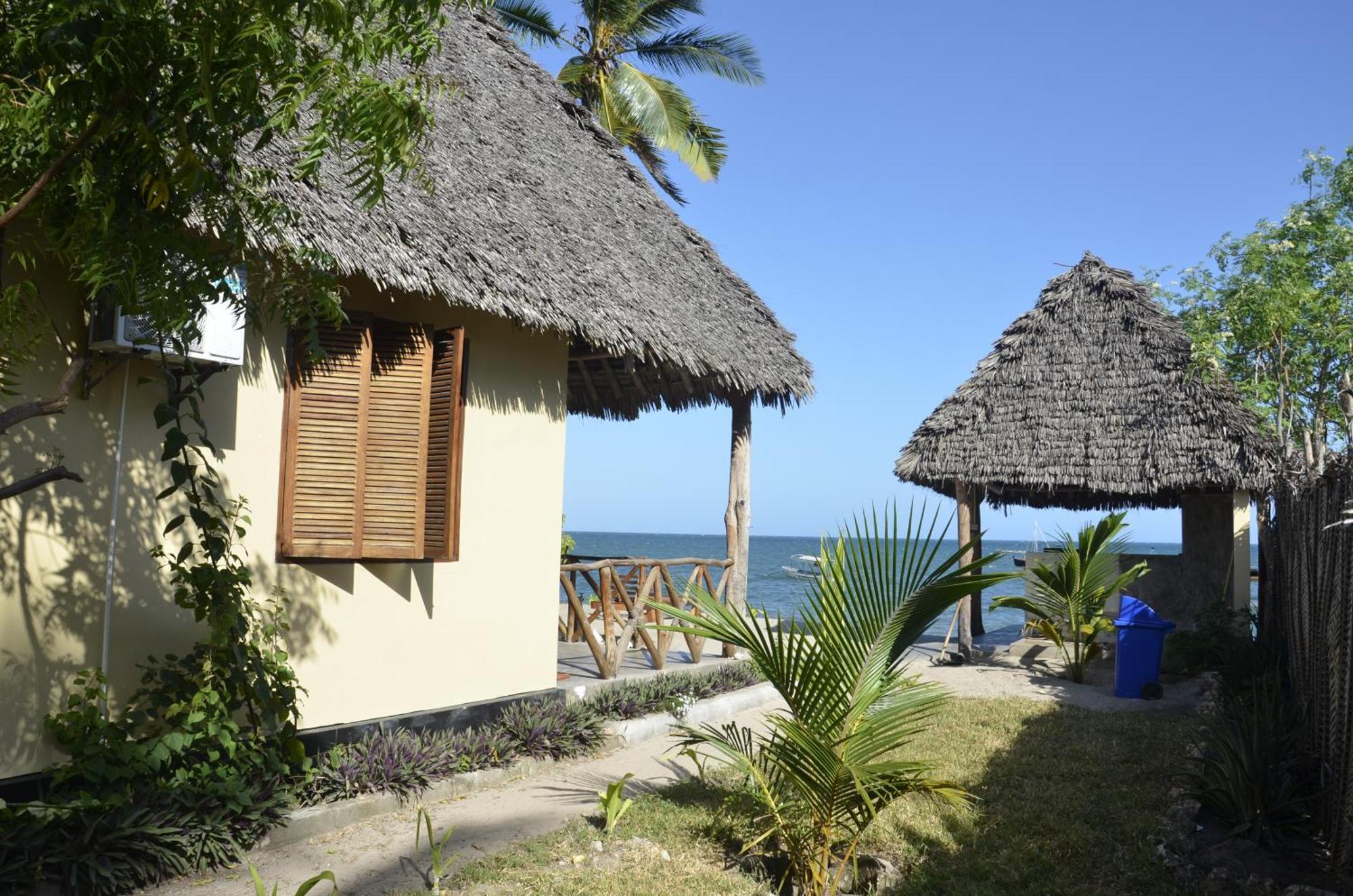 Lui Ushongo Beach House Pangani Esterno foto