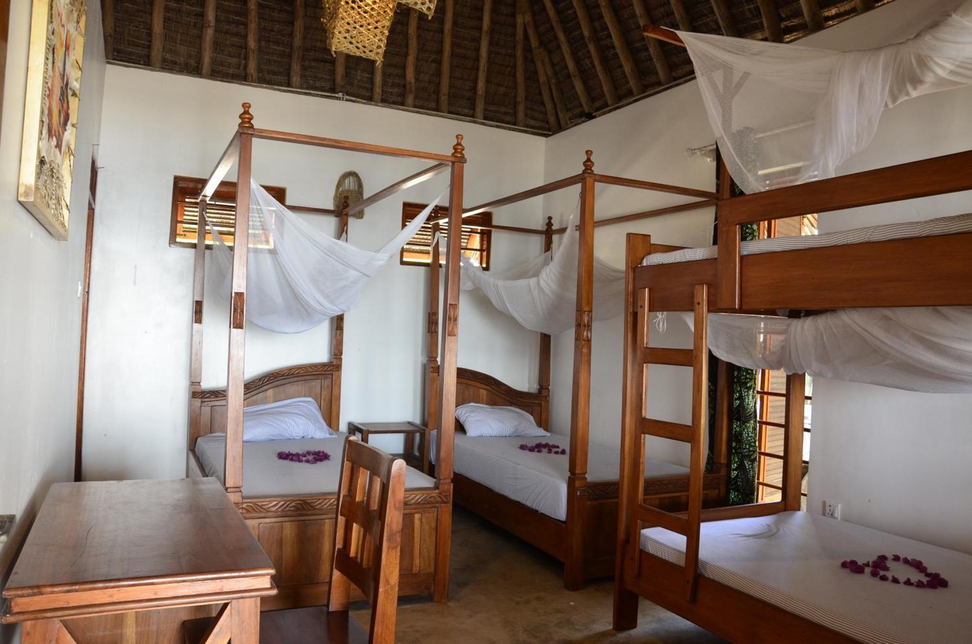 Lui Ushongo Beach House Pangani Esterno foto