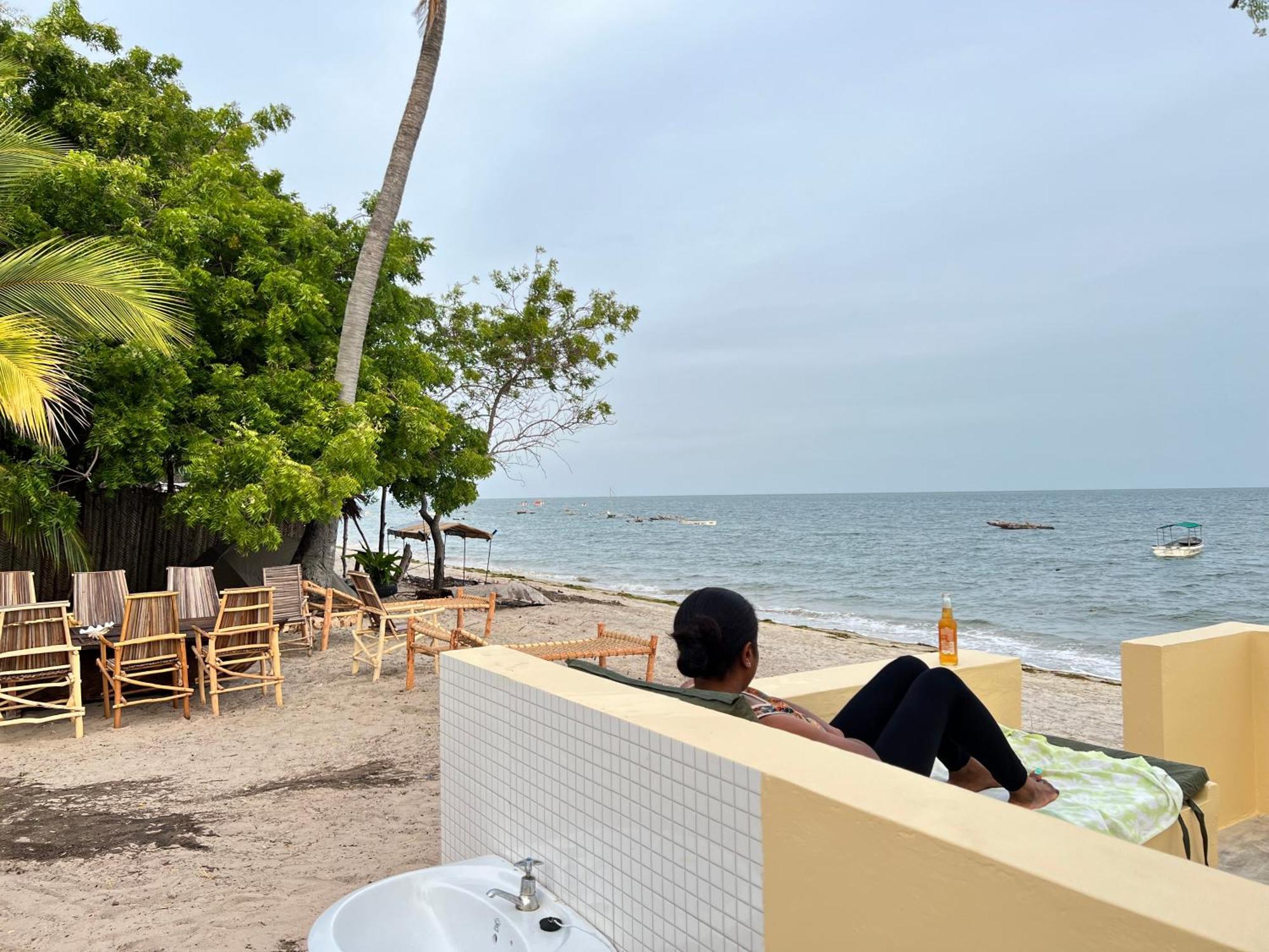Lui Ushongo Beach House Pangani Esterno foto